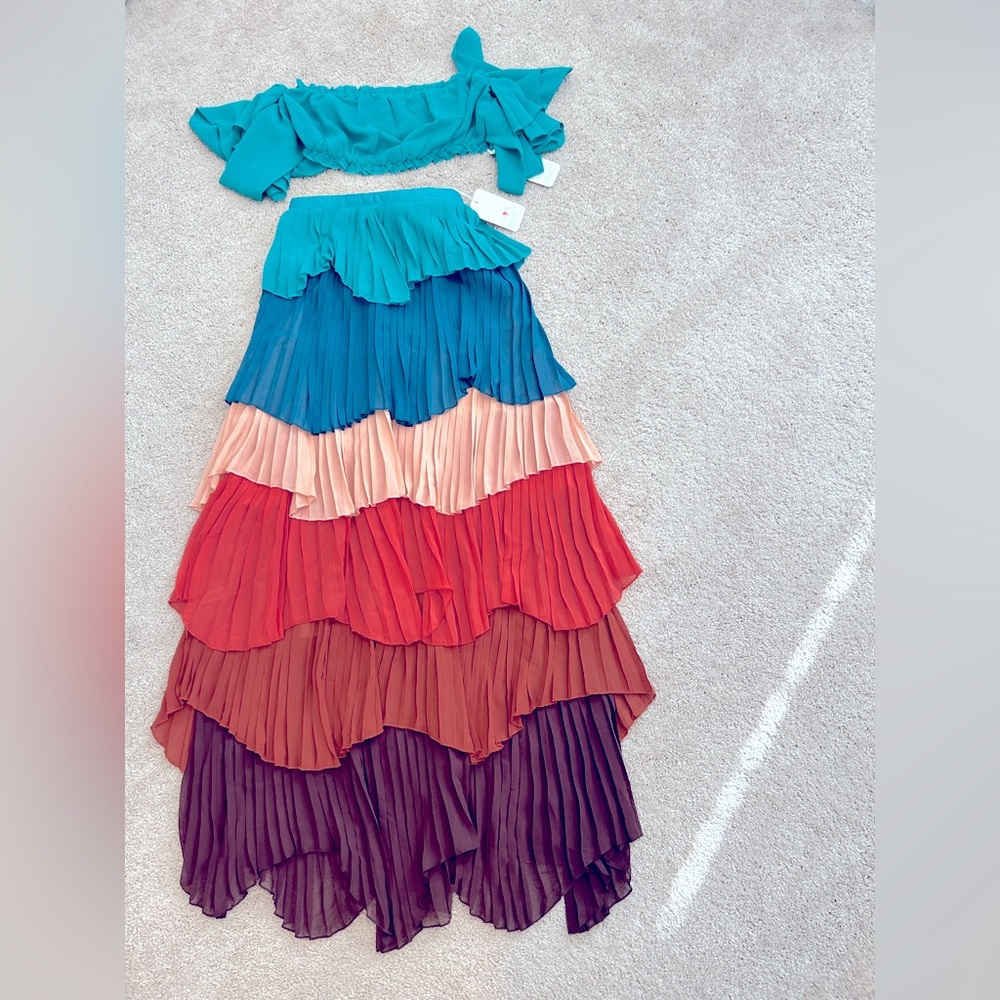 Beautiful two piece set! 🌺